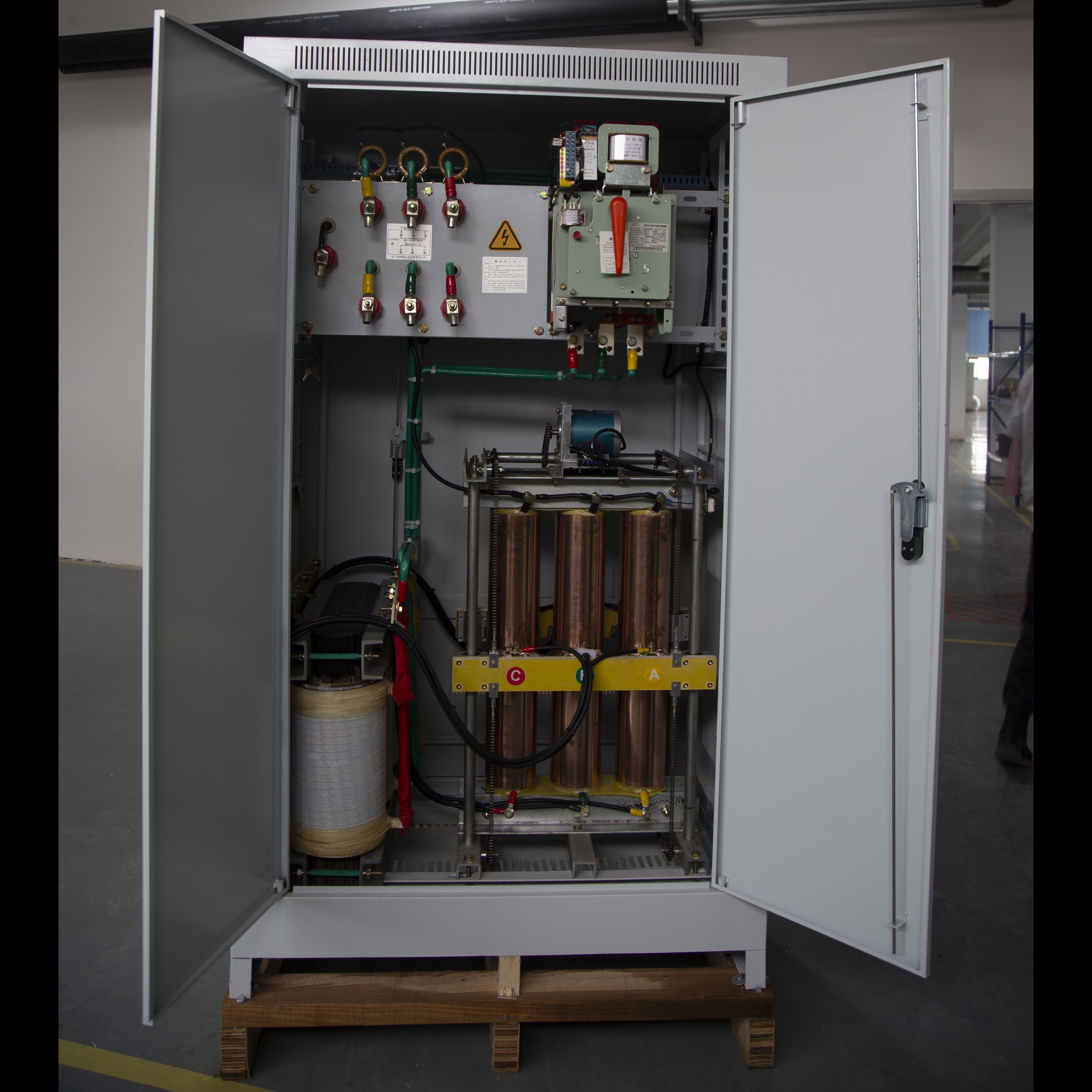 三相電壓轉(zhuǎn)換器